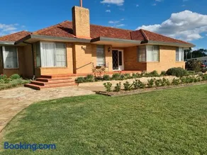 Harden Golfers Rest Accommodation - Image 3