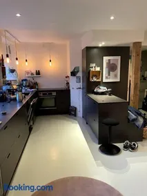 Lovely apartment with patio - Image 4