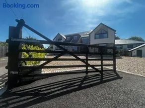The Olive Tree Kent- Private Road All Ensuite Home - Image 5