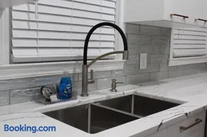 1BR 1Bath, 1.5 mi from Buckhead - Image 1