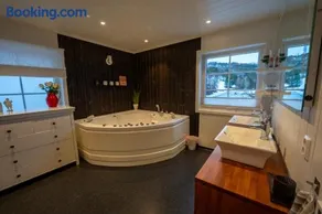 Seaside Villa - Image 4