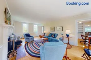 Renovated farmhouse on an acreage with grill, four-bedrooms, & W/D - river views - Image 3