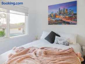 Glen Iris, Quiet Boutique 2 bedroom Netflix, WIFI, Parking, Free Wine - Image 3