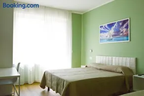 Appartement avec jardin, internet haut débit et terrasse | Vue ville - Image 4