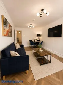 Stylish 2 Bed Apartment Central Bishop's Stortford - Image 2