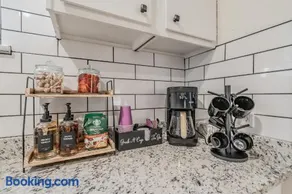Walk To TCU-Boutique-Sleeps 6-2 King Beds - Image 4