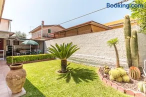Red house near the sandy beach, parking & wi-fi - Image 3
