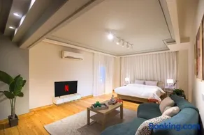 NicheNookStays - Image 2