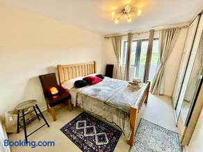 West London Lux 2 Bedroom Apartment with parking - Lake & Park View- Wembley Stadium 3 miles - Image 4