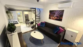 Sleek Darlinghurst 2 bed house in ideal location - Image 1