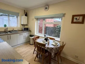 Large Ground floor apartment in the heart of Church Stretton with free parking - Image 3