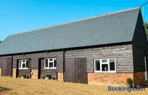 Bluebell Cottage at The Old Tractor Barn - Image 2