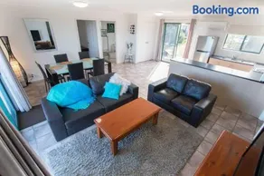Coorong Lakeside Cottage - Image 4