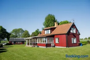 precis intill Ombergs golfbana, nära till Vättern, stora Lund och Hästholmen - Image 3