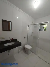 Sobrado grande disponível em ótima localização - Image 3