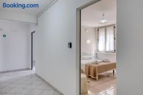 Camere almaredamarra a 50 m dalla spiaggia sabbiosa e 200 m dal centro - Image 1