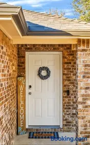 Rustic Charm and Blue Style home with hot tub - Image 3