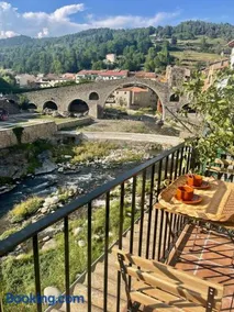 Apartamento colgante al río con vistas al puente - Image 2