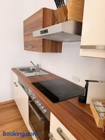 Premium Residence JR - Modern Design & Free Parking - Image 3