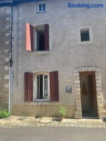 jolie maison dans petit village - Image 1