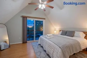 Entire home in Apple Mountain Lake, Virginia, - Image 3