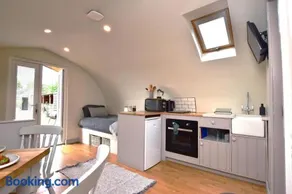 1 Bed in Rocester oc-e33057 - Image 4