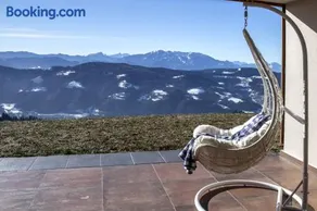 Studio 1111 with Sauna & Hot Tub - Image 1
