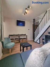 Three Bedroom Home 10 minute walk from stadium - Image 5