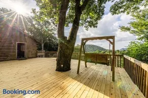 Lodge Cabin Feed Brush Horses Mountain View Hot Tub Fireplace - Image 1