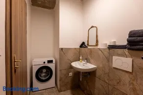 Brand new studio Penthouse #37 near center with FREE parking - Image 2
