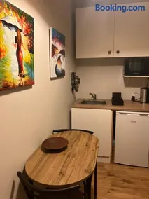 Iniscealtra Mini Bedsit Studio - Image 5
