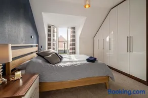 Modern Townhouse - Sleeps up to 6 - Image 4