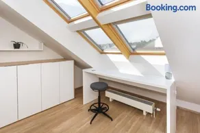 Sunny apartment with balcony & view, Prague - Image 5