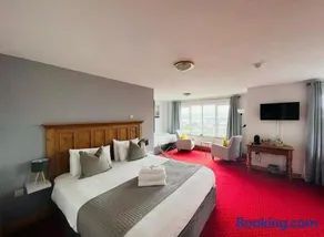 Dingle Marina Lodge - Image 3