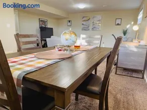Spacious 4BR with King Suite - Garage - Netflix - Image 2