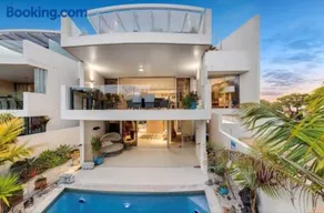Pandanus Beach House - Direct Beach Access - Image 1