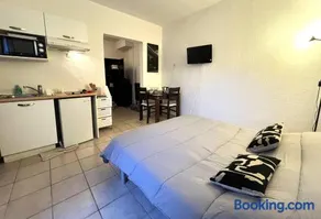 Studio climatisé avec piscine à ST FLORENT - Image 3
