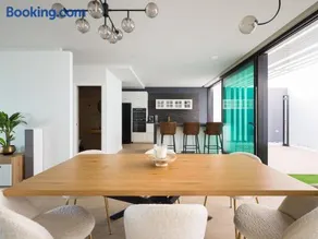 Sunset Beach Chalet - Image 2