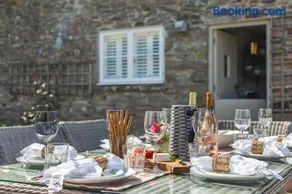 Summer Cottage - Image 3
