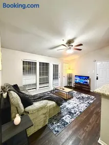 Luxury Dallas Escape- Resort View Prime Location - Image 1
