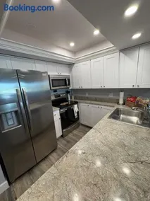 Waterfront Condo by the Marina - Image 4