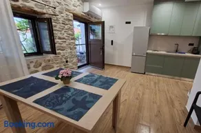 Stamatis & Stamatia stone house - Image 1