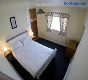 Cosy Keel Cottage - Image 2