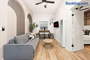 Relax in Stylish 1BR Near Gaslamp and Little Italy - Image 3