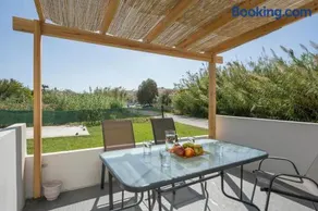 SEA BREEZE APARTMENTS - Image 2