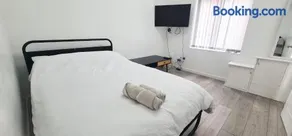 Room in Portsmouth close to Fratton Station - Image 3