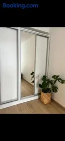 Airport 10mins apartment with free parking - Image 4