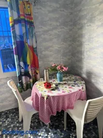 The Caravan Hostel Food & Stay - Image 4