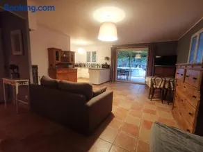 T2 indépendant terrasse et piscine au calme Var sud de la France - Image 3