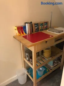 M60 Modern Studio Appartment with free parking - Image 4
